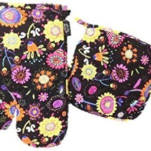 NWT Two Lumps Of Sugar Bright Poppies Oven Mitts